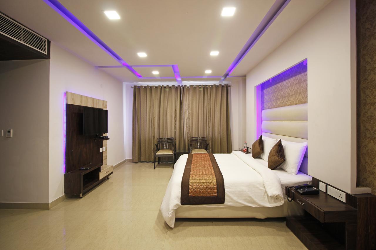 hotel applewood residency delhi